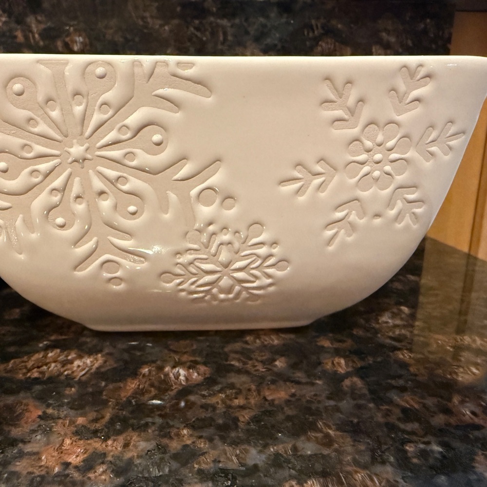 SET OF 4 WHITE Square CERAMIC BOWLS SNOWFLAKE Embossed Winter - Picture 2 of 5